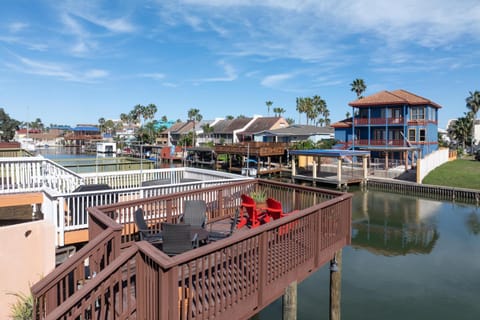 Waterfront townhome with pool & boat slip! House in South Padre Island