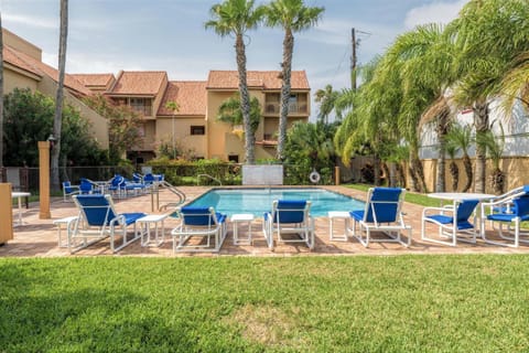 Comfortable condo w/ patio in bayfront complex! Maison in South Padre Island