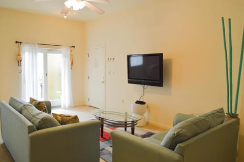 Spacious condo in gated complex w pool & hot tub! Casa in South Padre Island