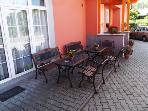 Patio, Seating area