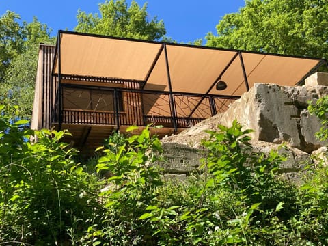 Les Cabanes de la Fontaine House in Lacoste