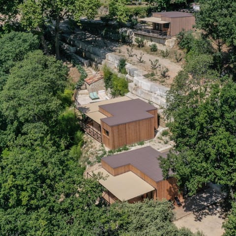 Les Cabanes de la Fontaine House in Lacoste