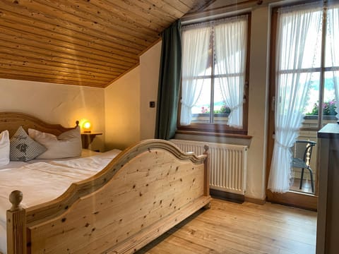 Gästehaus "Zur Schmiede" Bed and Breakfast in Tyrol