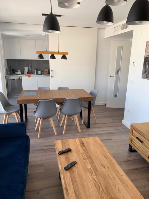 Kitchen or kitchenette, Living room, Seating area, Dining area