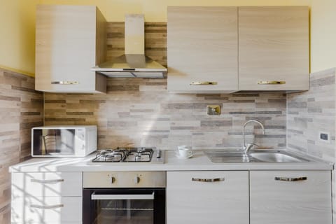 Le Rondini Apartment, 5 persone, 2 balconi, Policlinico Tor Vergata e Casilino Apartment in Rome