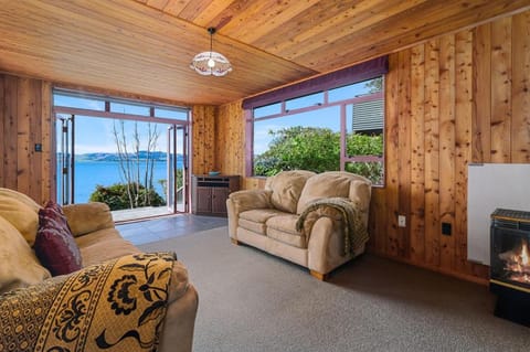 Piece of Paradise - Kawaha Point Holiday Home House in Rotorua