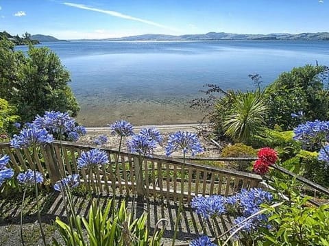 Piece of Paradise - Kawaha Point Holiday Home House in Rotorua