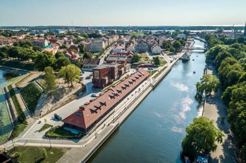 Property building, Day, Neighbourhood, Bird's eye view, City view, River view, Sea view, Location