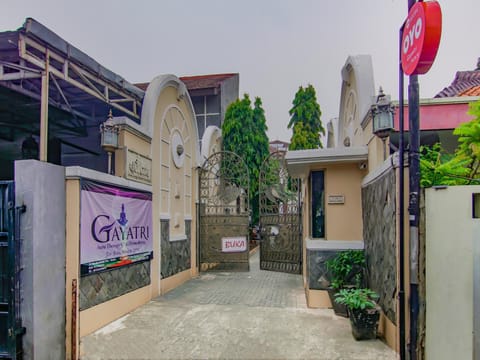 OYO 90094 Gayatri Residence Hotel in South Jakarta City