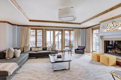 Platinum 3 Bedroom Vacation Rental In The Heart Of Vail That Includes Ski Valet, Ski Deck, Rooftop Pool, Panoramic Views Condo in Lionshead Village Vail