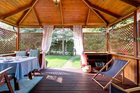 Patio, Spring, Day, Garden, Balcony/Terrace, Seating area, Garden view