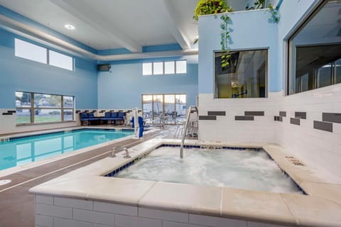 Hot Tub, Pool view, Swimming pool