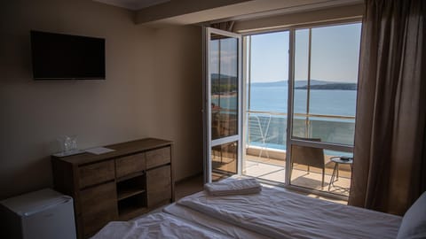 TV and multimedia, Photo of the whole room, Sea view