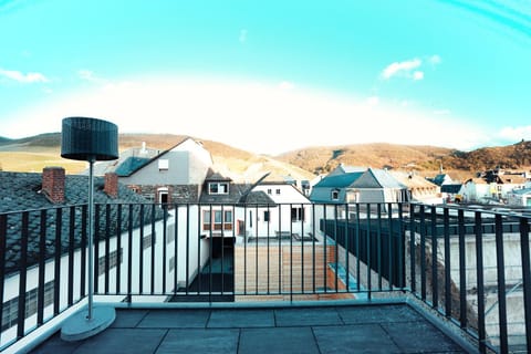 Balcony/Terrace, Mountain view