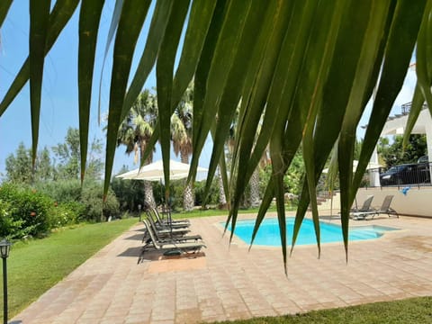 Patio, Garden, Swimming pool