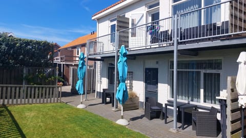 Property building, Balcony/Terrace, Garden view