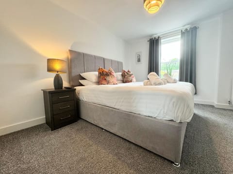 The Kipling Inn, 4 - Bed, Sleeps 7, Pets Welcome House in England