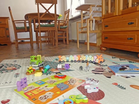 Game Room, Living room, Dining area, children, children, young children