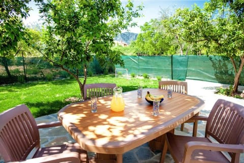 Patio, Day, Natural landscape, Garden, Balcony/Terrace, Dining area, Garden view