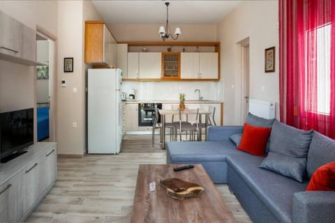 TV and multimedia, Kitchen or kitchenette, Living room, Seating area, Dining area, oven, stove