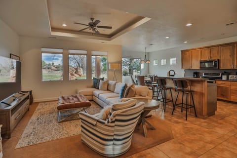 Bright Modern Abode - 32 Miles to Zion Natl Park! House in Kanab