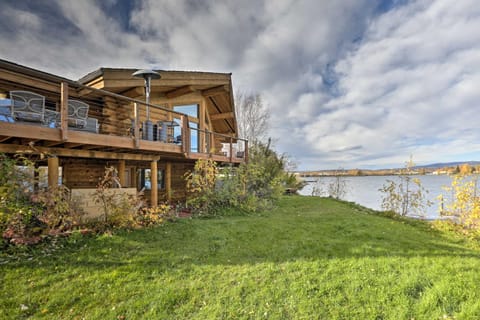 Fairbanks Log Cabin with Waterfront Deck and Views! Haus in Fairbanks