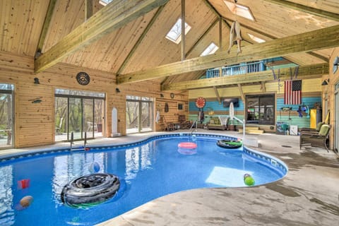 Raccoon River Retreat Indoor Pool and Outdoor Fun! House in Iowa