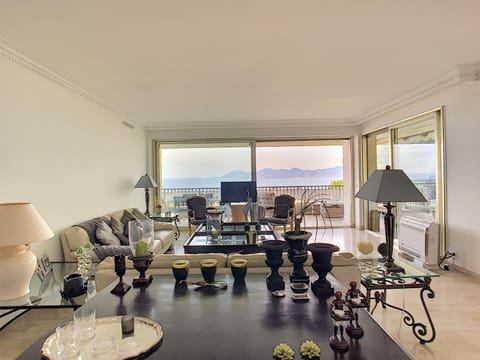 FRGK "Semiramis Prestige vue mer & piscine" Apartment in Cannes