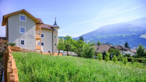 Patio, Facade/entrance, Garden, Balcony/Terrace, City view, Garden view, Landmark view, Mountain view