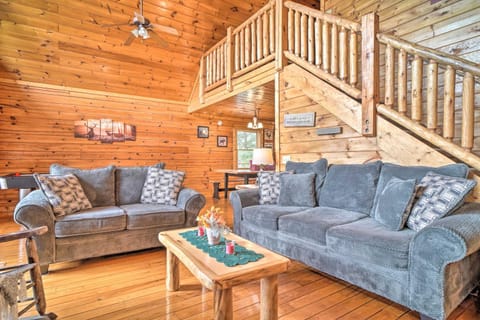 Mountain Pool Lodge Sevierville Cabin with Hot Tub Casa in Pigeon Forge