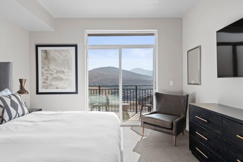 Balcony/Terrace, Bedroom, Mountain view