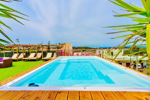 Day, Pool view, Swimming pool, sunbed