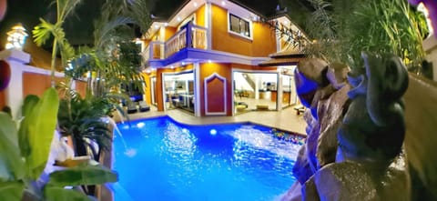 TUCHELAND Luxury Pool Villa Pattaya Walking Street 7 Bedrooms Chalet in Pattaya City