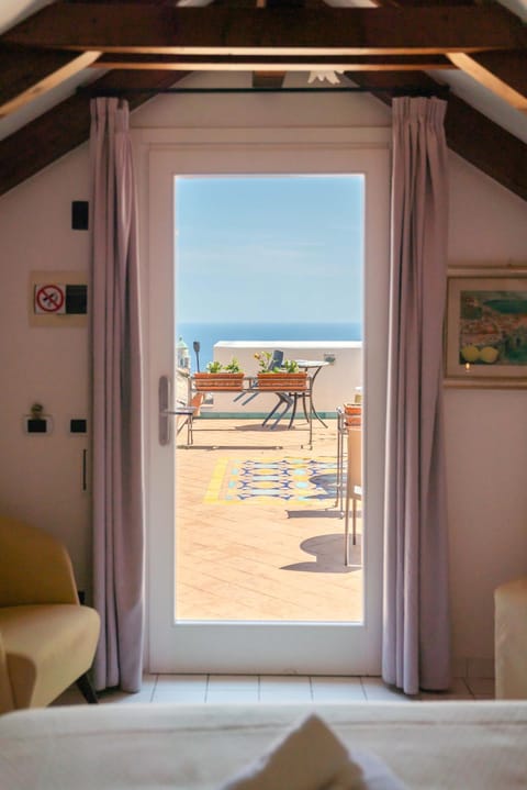 View (from property/room), Balcony/Terrace, Photo of the whole room, Sea view