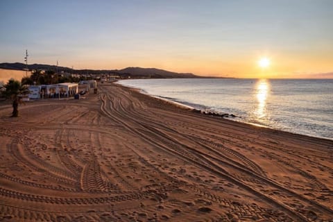 Gran casa al lado de la playa y Barcelona Centro Maison in Badalona