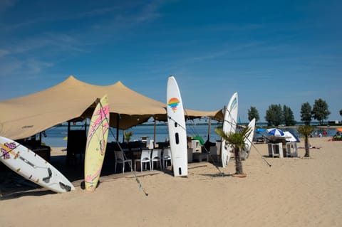 Cube Exclusive Plus mit Meerblick am Strand im EuroParcs Bad Hoophuizen Chalet in Biddinghuizen