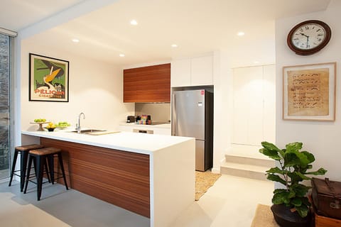 Spacious 3-Bed Family House with Courtyard House in Sydney