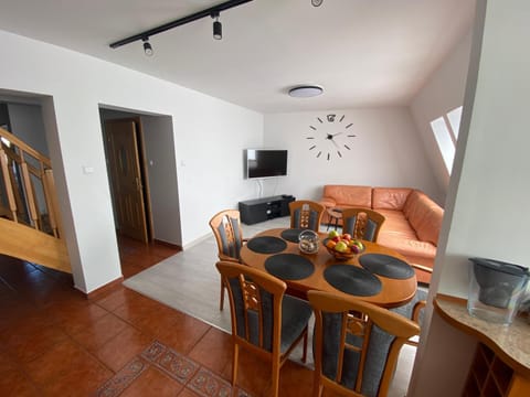 TV and multimedia, Living room, Seating area, Dining area, Evening entertainment