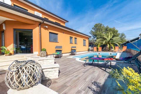 Balcony/Terrace, Swimming pool