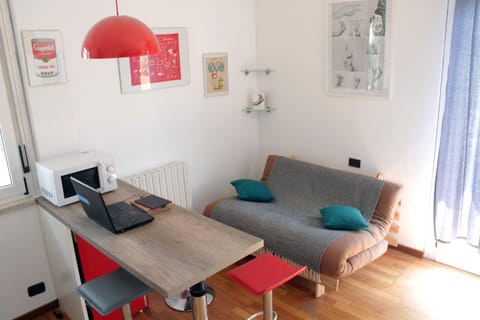 Lounge or bar, Seating area, Dining area