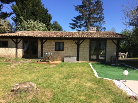 Property building, Facade/entrance, Garden view