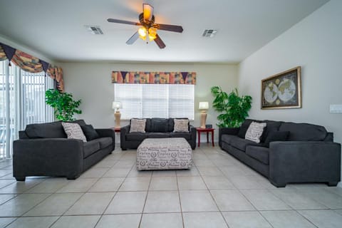4970PMS - Don Caster Home (B) House in Poinciana