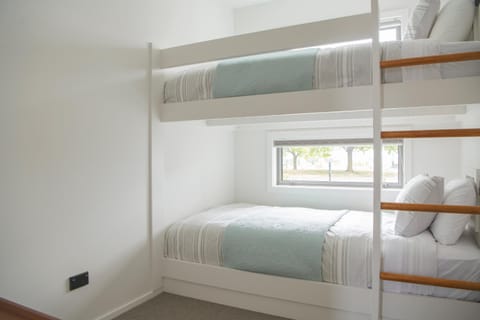 Bed, Bedroom, bunk bed