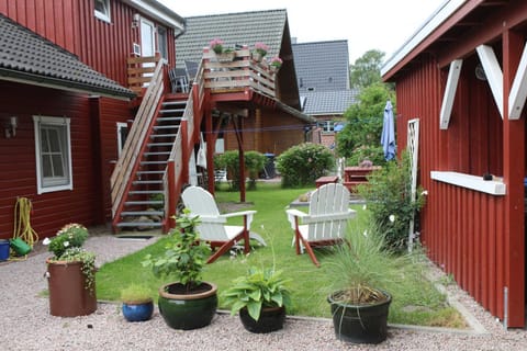 Property building, Day, Garden, Garden view