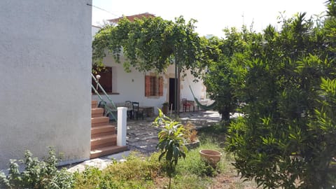 Facade/entrance, Garden