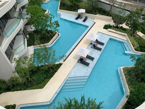 Bird's eye view, Pool view