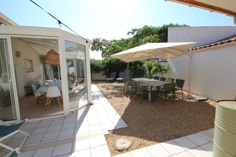 Adorable maison de vacances plain pied au coeur de la station et proche des plages 4 chambres jardin LXDUNE1 Villa in Portiragnes