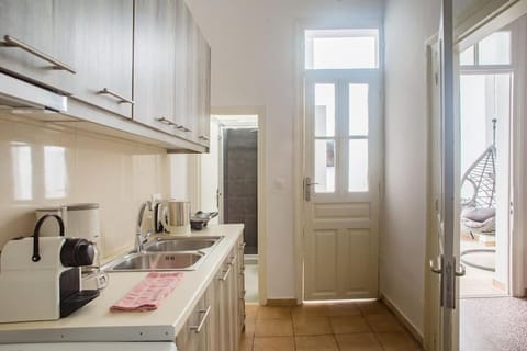 Splendid Full 5BDR/3bath/2kitchens Mansion in ATH Apartment in Athens