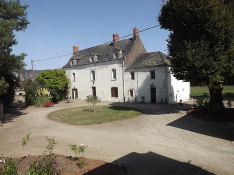 Manoir de L'Aisnerie Condo in Saint-Herblain