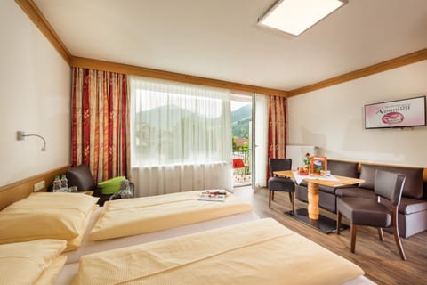 Bed, TV and multimedia, Photo of the whole room, Bedroom, Mountain view